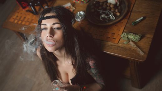 Girl-Smoking-Weed-1-2785210333.jpg