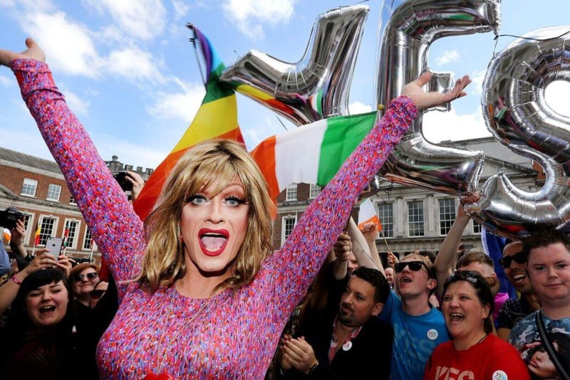 Panti celebrates the Referendum result at Dublin Castle.jpg